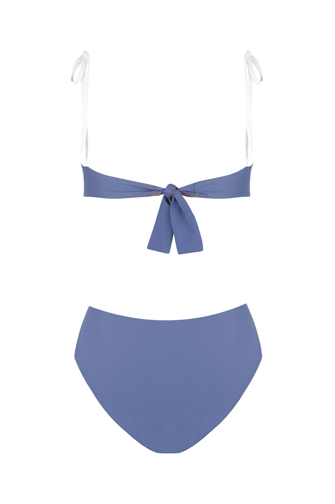 Bikini de top bandeau con braguita reversible azul y blanca